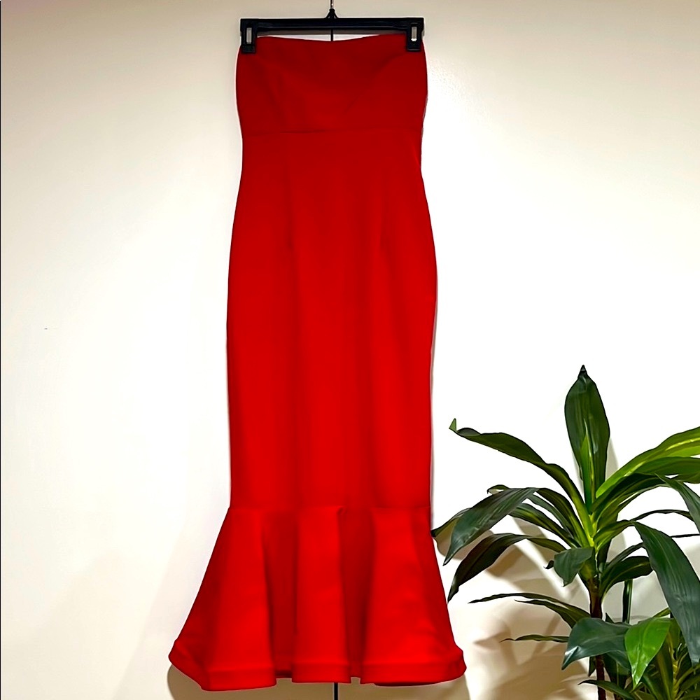 Elegant Red Strapless Gown